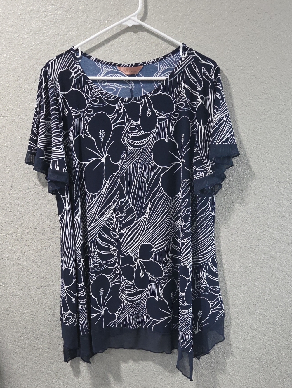 Floral Navy and White Flower Pattern Short-Sleeve Tunic